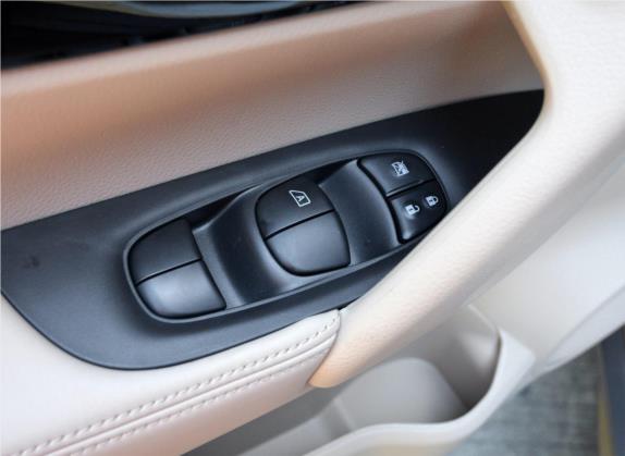 奇骏 2020款 2.0L XL ITS CVT 2WD智联舒适版 车厢座椅   门窗控制