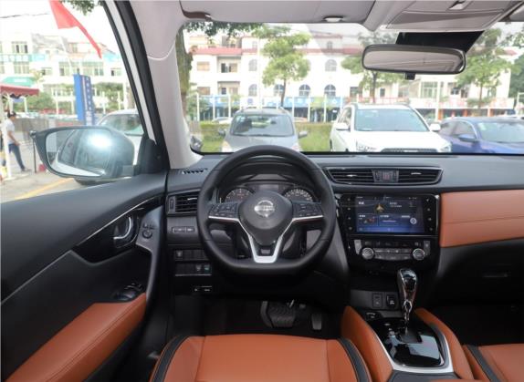 奇骏 2020款 2.0L XL Premium CVT 2WD智联尊享版 中控类   驾驶位