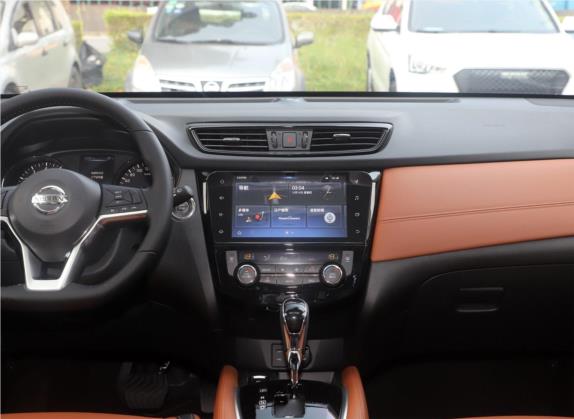 奇骏 2020款 2.0L XL Premium CVT 2WD智联尊享版 中控类   中控台
