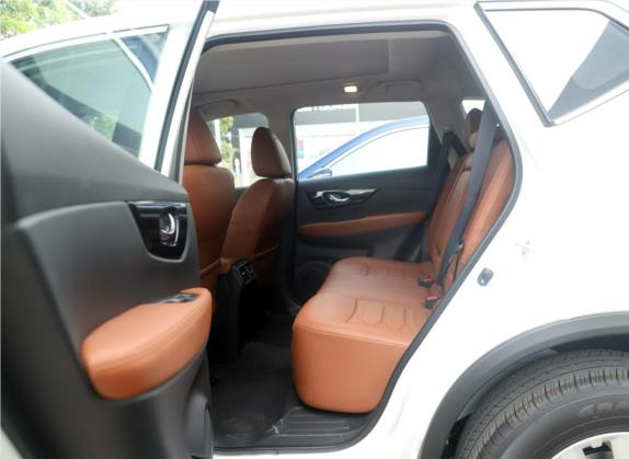 奇骏 2020款 2.0L XL Premium CVT 2WD智联尊享版 车厢座椅   后排空间
