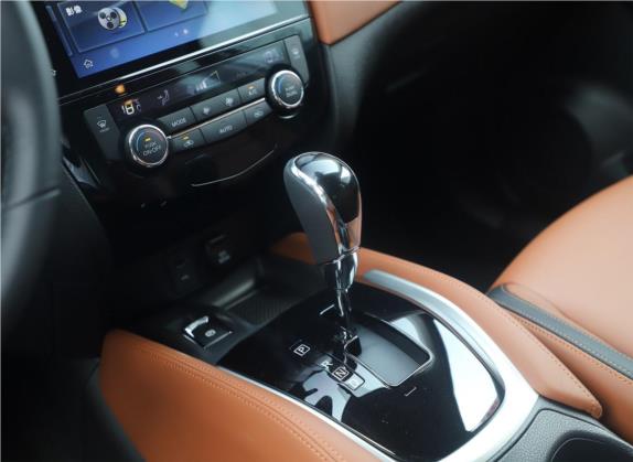 奇骏 2020款 2.0L XL Premium CVT 2WD智联尊享版 中控类   挡把