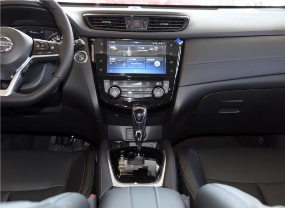 奇骏 2020款  2.5L XL ITS CVT 4WD豪华领航版 中控类   中控台