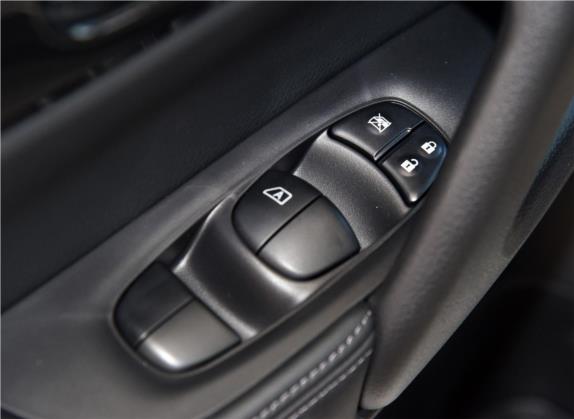 奇骏 2020款  2.5L XL ITS CVT 4WD豪华领航版 车厢座椅   门窗控制