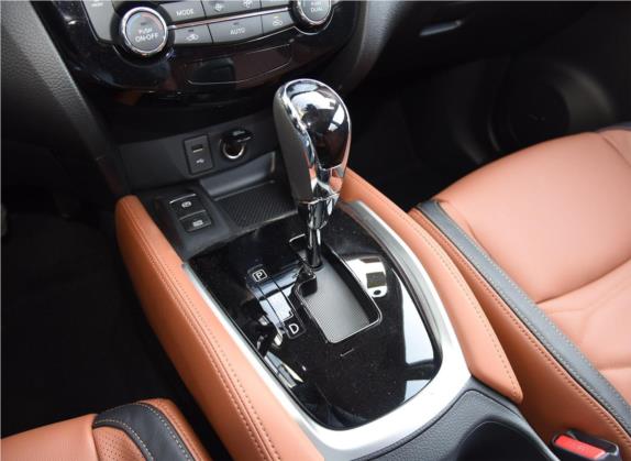 奇骏 2020款 2.5L XV Premium CVT 4WD至尊领航版 中控类   挡把