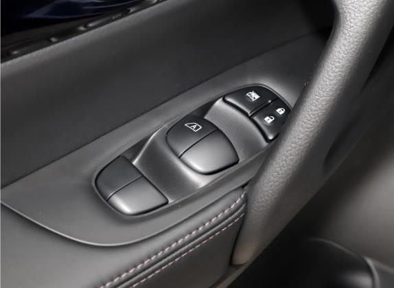 奇骏 2021款 2.0L CVT 2WD XL ITS智联舒适版 车厢座椅   门窗控制