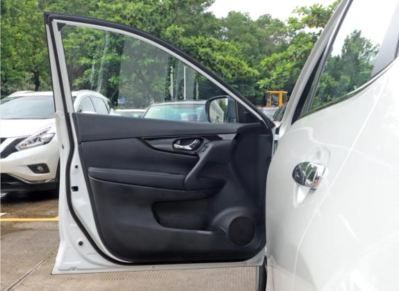 奇骏 2021款 2.0L CVT 2WD XL ITS 3rows智联七座舒适版 车厢座椅   前门板