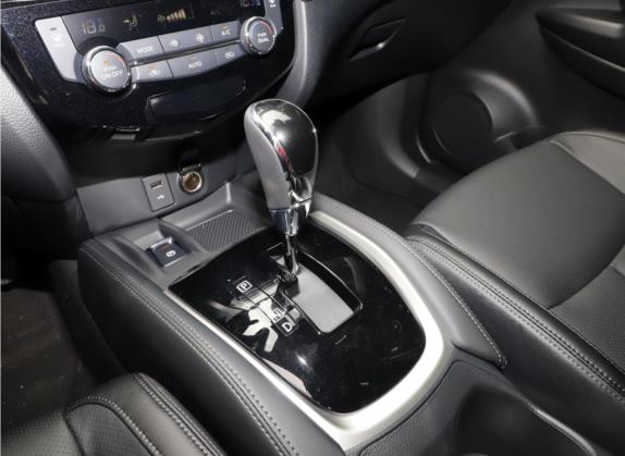奇骏 2021款 2.0L CVT 2WD XL ITS 3rows智联七座舒适版 中控类   挡把