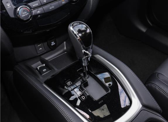 奇骏 2021款 2.0L CVT 2WD XL Premium智联尊享版 中控类   挡把