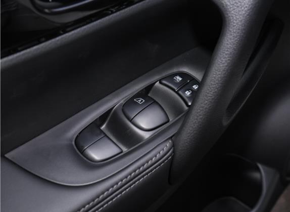 奇骏 2021款 2.0L CVT 2WD XL Premium智联尊享版 车厢座椅   门窗控制