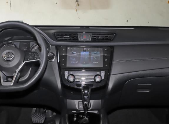 奇骏 2021款 2.5L CVT 4WD XL智联领先版 中控类   中控台