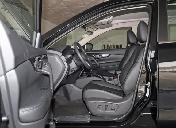 奇骏 2021款 2.5L CVT 4WD XL智联领先版 车厢座椅   前排空间