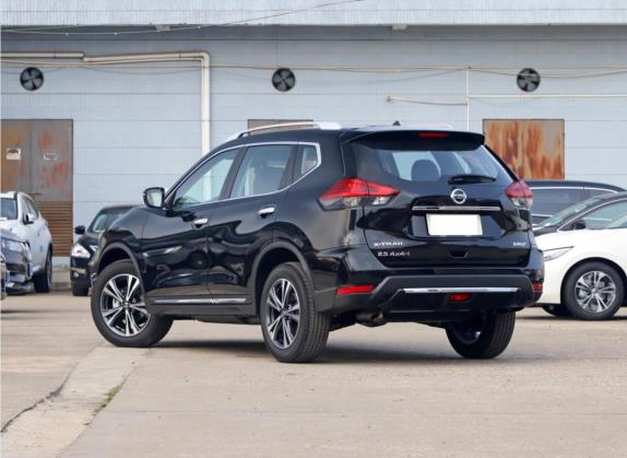 奇骏 2021款 2.5L CVT 4WD XL智联领先版 外观   斜后