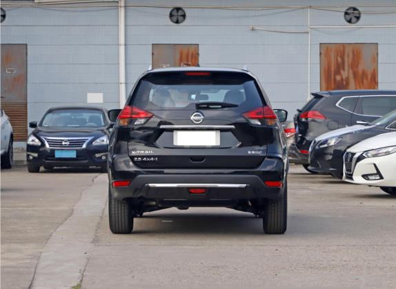 奇骏 2021款 2.5L CVT 4WD XL智联领先版 外观   正后