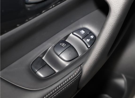 奇骏 2021款 2.5L CVT 4WD XL智联领先版 车厢座椅   门窗控制