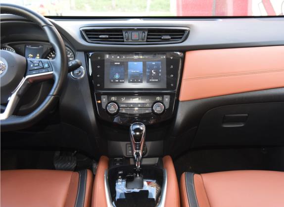 奇骏 2021款 2.5L CVT 4WD XV Premium至尊领航版 中控类   中控台