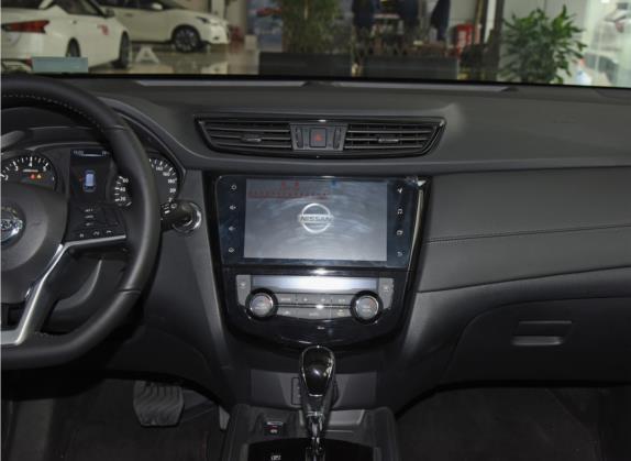 奇骏 2021款 2.0L CVT 2WD XL ITS舒适纪念版 中控类   中控台