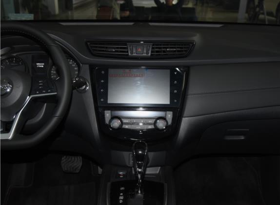 奇骏 2021款 2.0L CVT 2WD XL Premium尊享纪念版 中控类   中控台