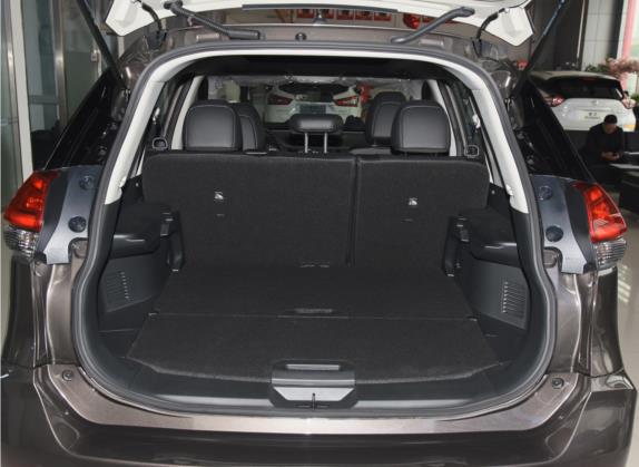 奇骏 2021款 2.0L CVT 2WD XL Premium尊享纪念版 车厢座椅   后备厢