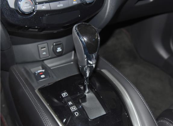 奇骏 2021款 2.0L CVT 2WD XL Premium尊享纪念版 中控类   挡把