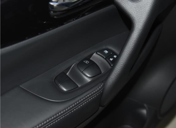 奇骏 2021款 2.0L CVT 2WD XL Premium尊享纪念版 车厢座椅   门窗控制