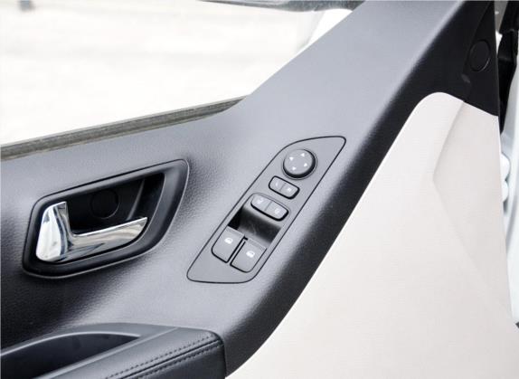 上汽大通MAXUS G10 2014款 2.0T 手动豪华版 车厢座椅   门窗控制