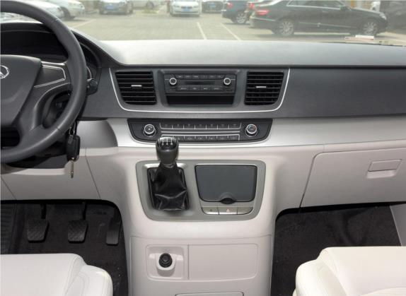 上汽大通MAXUS G10 2014款 2.4L 手动精英版 中控类   中控台