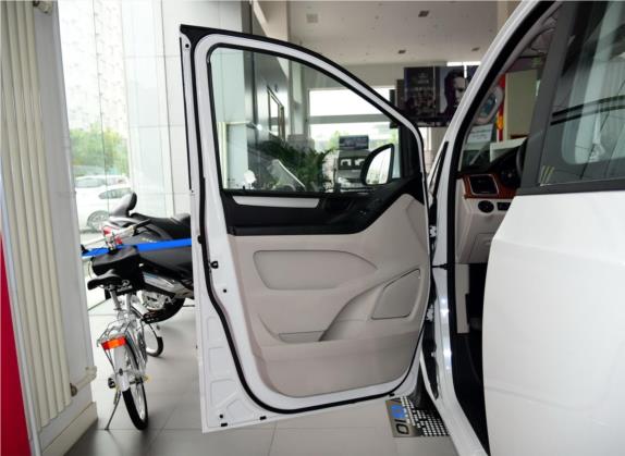 上汽大通MAXUS G10 2015款 2.0T 自动纪念版 车厢座椅   前门板