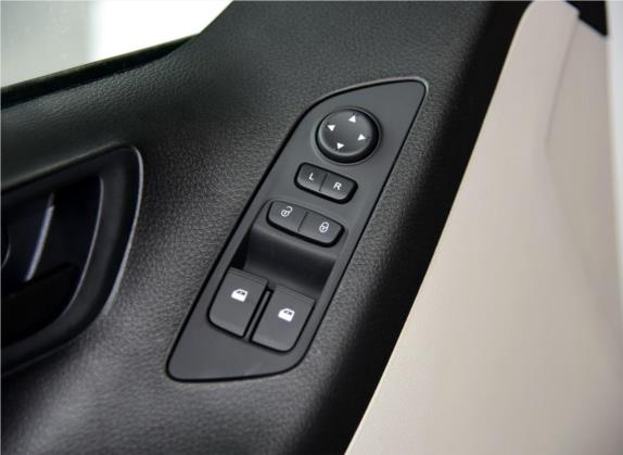 上汽大通MAXUS G10 2015款 2.0T 自动纪念版 车厢座椅   门窗控制
