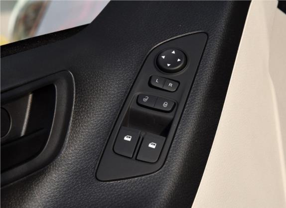 上汽大通MAXUS G10 2016款 2.0T 自动精英版 车厢座椅   门窗控制