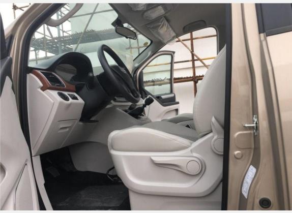 上汽大通MAXUS G10 2016款 2.0T 手动精英版 车厢座椅   前排空间