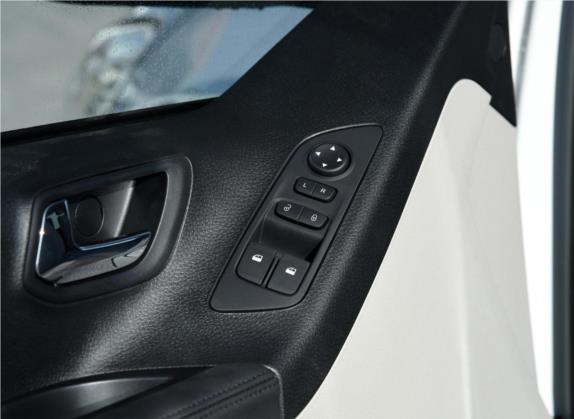 上汽大通MAXUS G10 2016款 2.0T 手动豪华版 车厢座椅   门窗控制