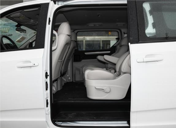 上汽大通MAXUS G10 2018款 PLUS 2.4L 手动精英版 车厢座椅   后排空间