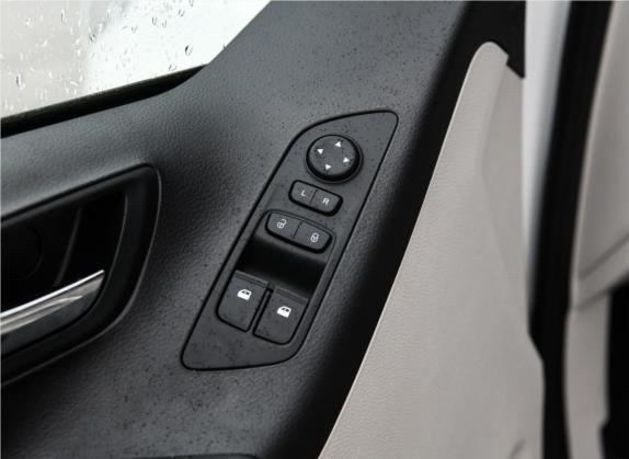 上汽大通MAXUS G10 2018款 PLUS 2.4L 手动精英版 车厢座椅   门窗控制