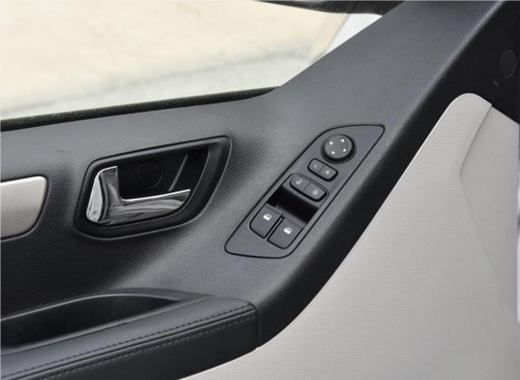上汽大通MAXUS G10 2018款 PLUS 2.0T 手动精英版 车厢座椅   门窗控制