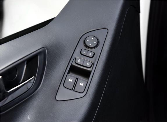 上汽大通MAXUS G10 2018款 PLUS 2.0T 自动精英版 车厢座椅   门窗控制