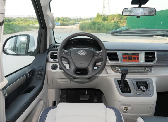 上汽大通MAXUS G10 2021款 2.0T 自动精英版 汽油 7座 中控类   驾驶位
