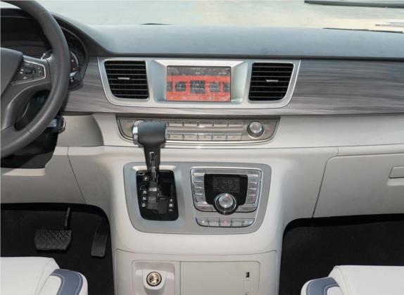 上汽大通MAXUS G10 2021款 2.0T 自动精英版 汽油 7座 中控类   中控台
