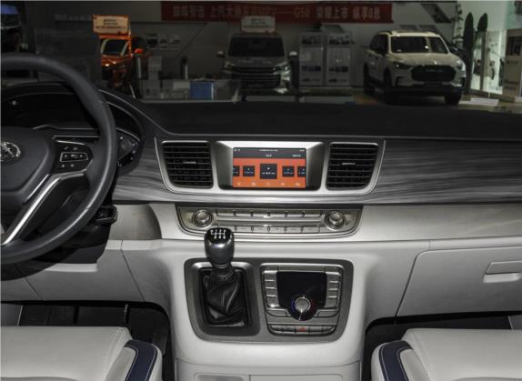上汽大通MAXUS G10 2021款 2.0T 手动精英版 柴油 7座 中控类   中控台
