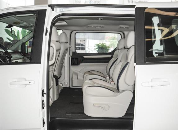 上汽大通MAXUS G10 2021款 2.0T 手动精英版 柴油 7座 车厢座椅   后排空间