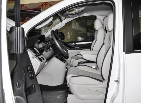 上汽大通MAXUS G10 2021款 2.0T 手动精英版 柴油 8座 车厢座椅   前排空间