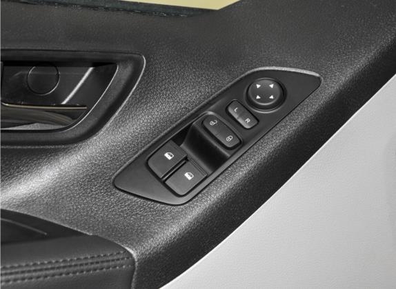 上汽大通MAXUS G10 2021款 2.0T 手动精英版 柴油 8座 车厢座椅   门窗控制