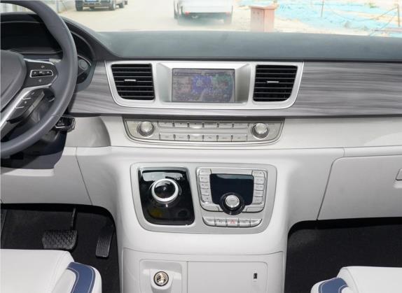 上汽大通MAXUS G10 2021款 2.0T 自动精英版 柴油 7座 中控类   中控台