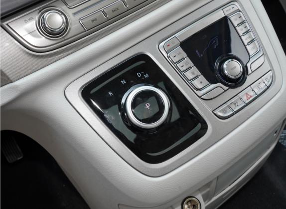 上汽大通MAXUS G10 2021款 2.0T 自动精英版 柴油 7座 中控类   挡把