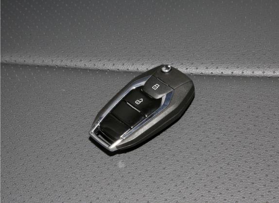 上汽大通MAXUS G10 2023款 2.0L 手动多功能版 汽油 7座 其他细节类   钥匙