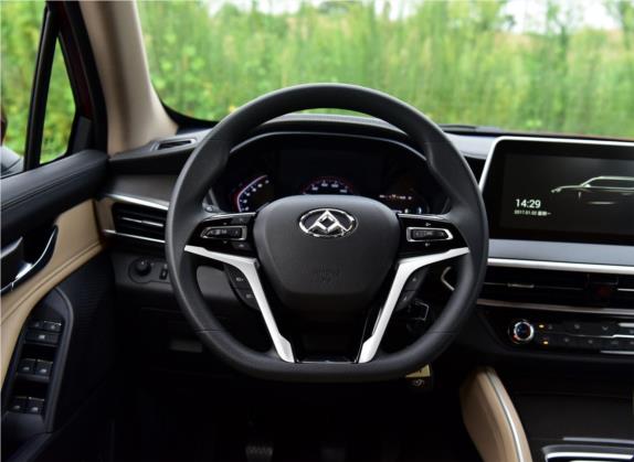 上汽大通MAXUS D90 2017款 2.0T 手动两驱 火星基础版 中控类   驾驶位