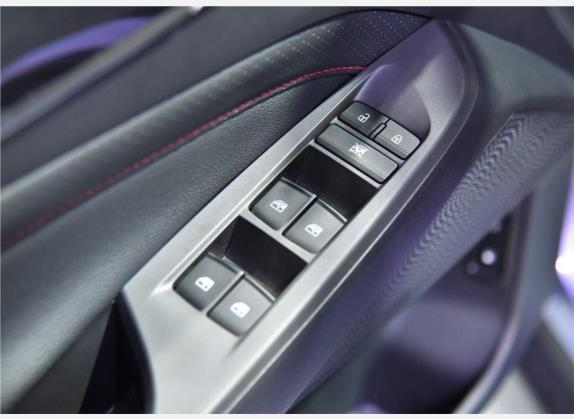 上汽大通MAXUS G50 2019款 1.5T 自动尊享版 国VI 车厢座椅   门窗控制