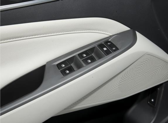 上汽大通MAXUS G50 2022款 1.5T 手动畅游A 车厢座椅   门窗控制