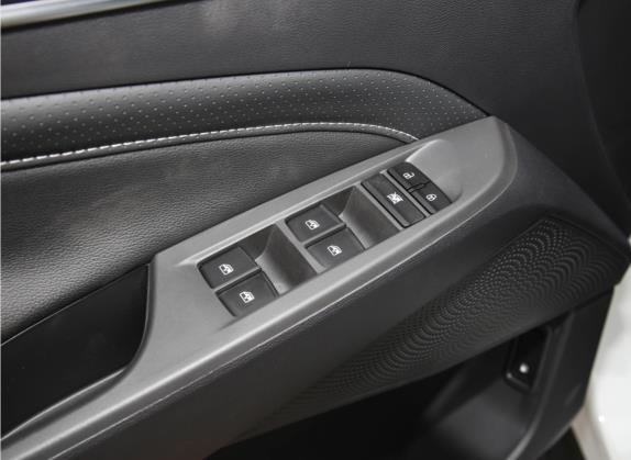 上汽大通MAXUS G50 2022款 1.5T 手动畅游B 车厢座椅   门窗控制