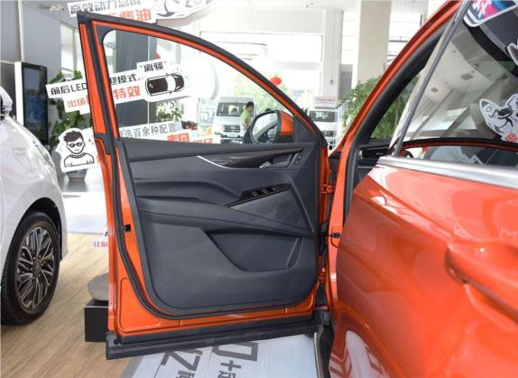 上汽大通MAXUS D60 2019款 1.5T 自动尊享版 5座 车厢座椅   前门板