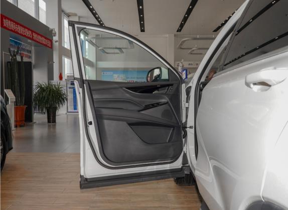 上汽大通MAXUS D60 2019款 1.5T 自动潮享版 6座 车厢座椅   前门板